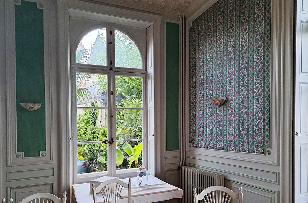 salon-vert-hotel-la-gourmandine